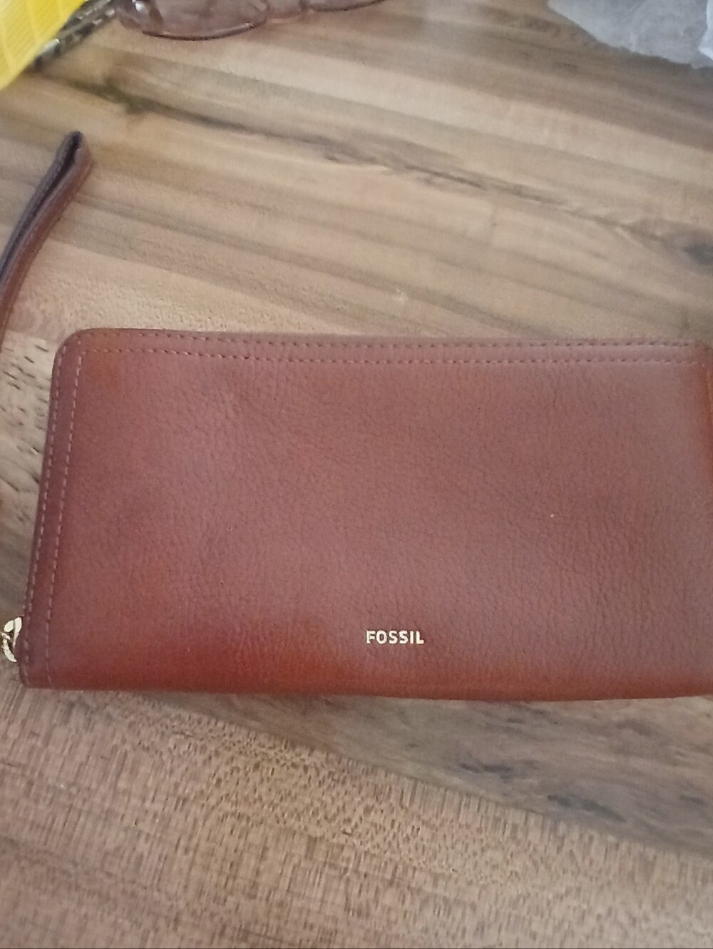 Fossil Men's Brown Leather Zip Wallet